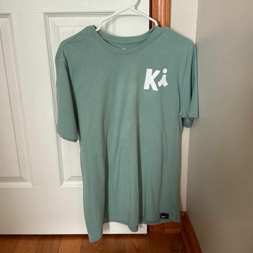 Men’s size large Nike dri-fit Kyrie Irving t-shirt